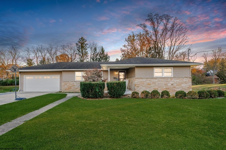 Primary Photo - 670 Killarney Dr