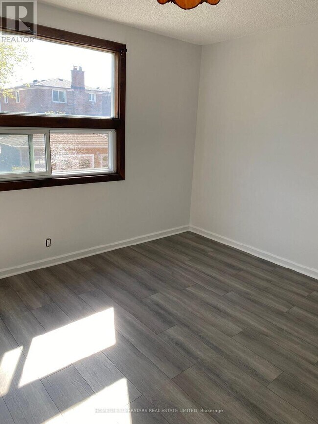 Photo du bâtiment - 1263 Woodbine Ave