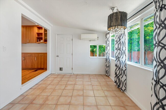 Building Photo - 4323 Oxford St