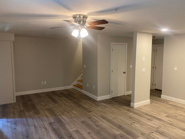Building Photo - 508 Elmwood Dr
