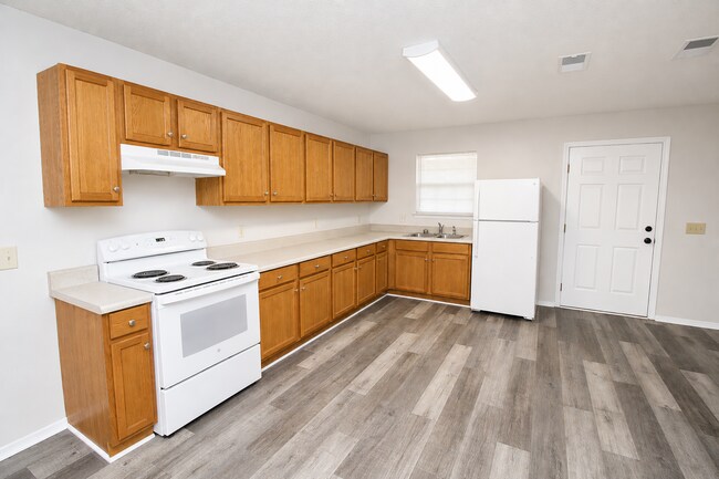 Foto del edificio - 3BR Cottage-Style Home in Milton with LVP Flooring, Partially Fenced Yard & Convenient Location N...
