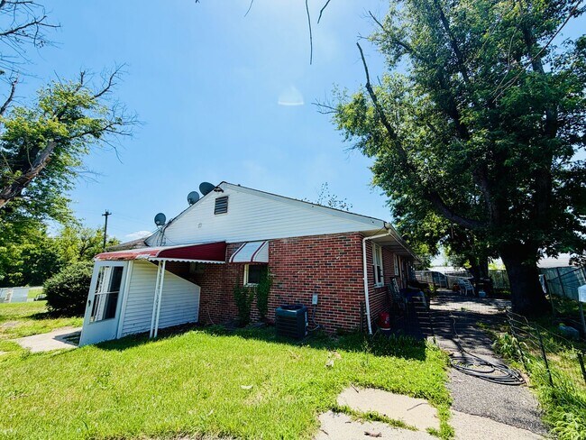 Foto del edificio - 501 Spring Rd