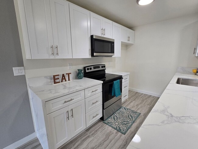 Downstairs 1 Bedroom Unit in Orange - Downstairs 1 Bedroom Unit in Orange Apartment