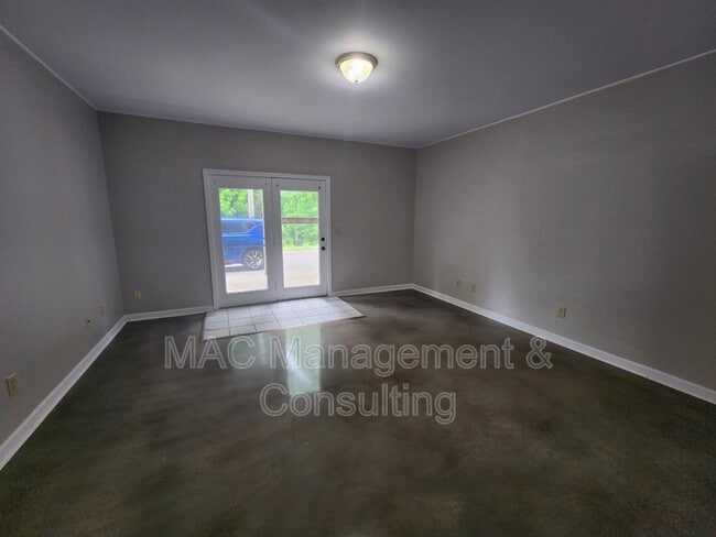 Building Photo - 978 N Franklin Ave