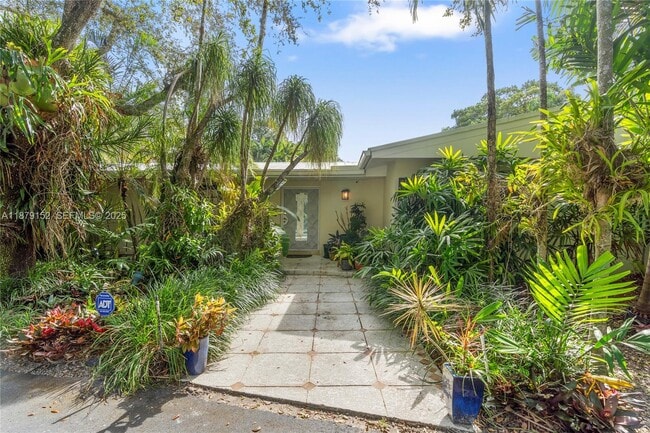 Foto del edificio - 6630 SW 102nd St