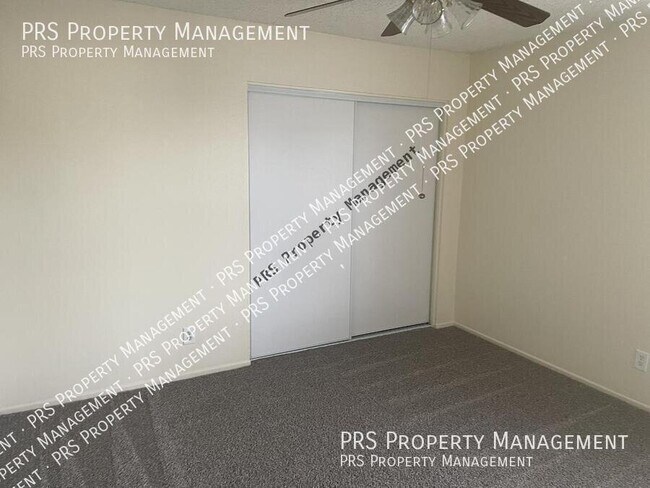 Building Photo - 465 W Ivyglen St