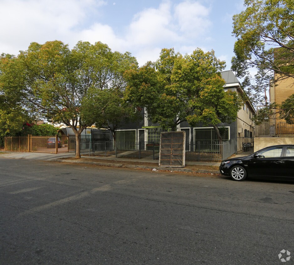 Building Photo - 933 S Gramercy Dr