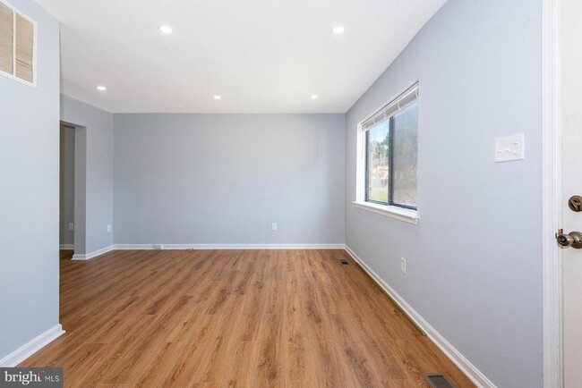 Building Photo - 12021 Hallandale Terrace