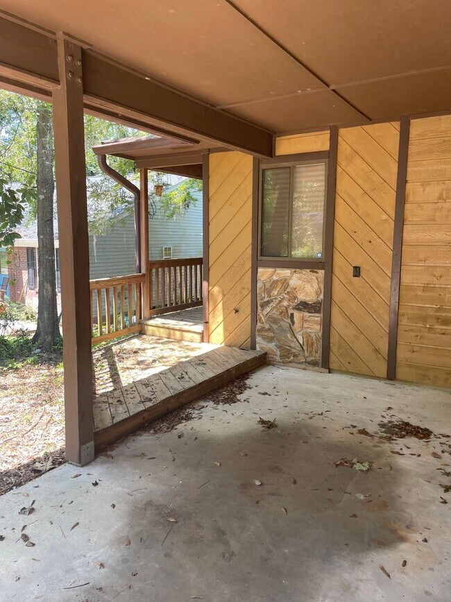 Building Photo - SPACIOUS 2/2 FOR RENT $1400