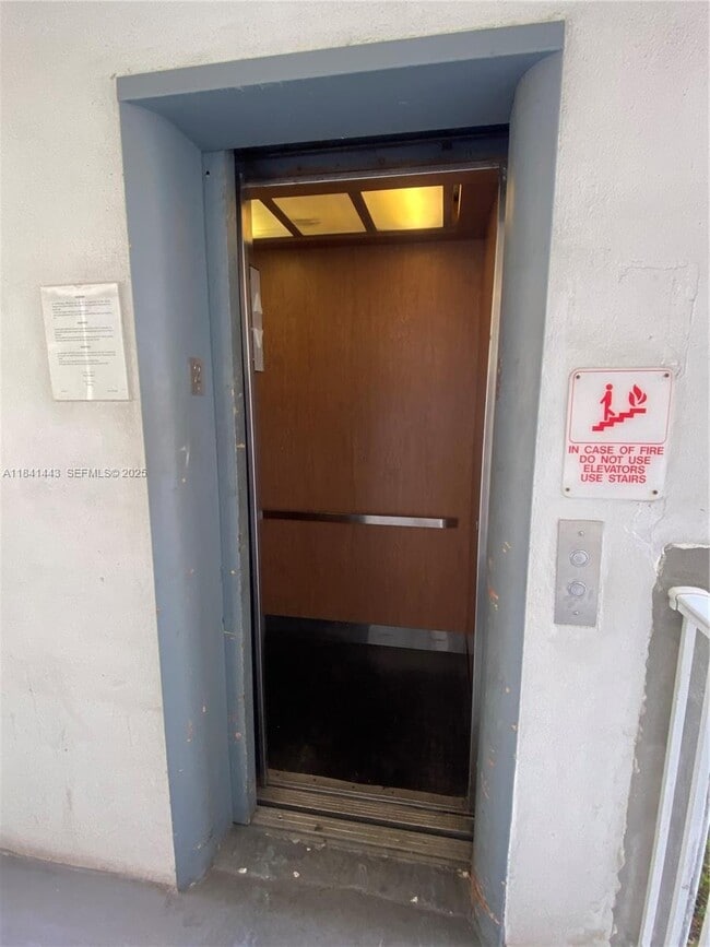 Foto del edificio - 15600 NE 6th Ave