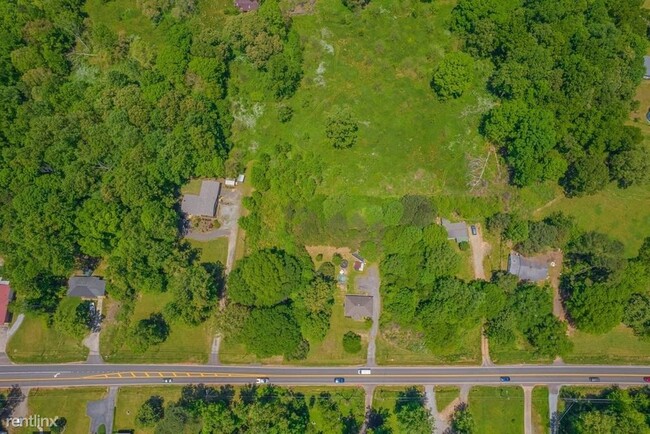 Building Photo - 3 br, 1 bath House - 558 W Highway 53 Highway