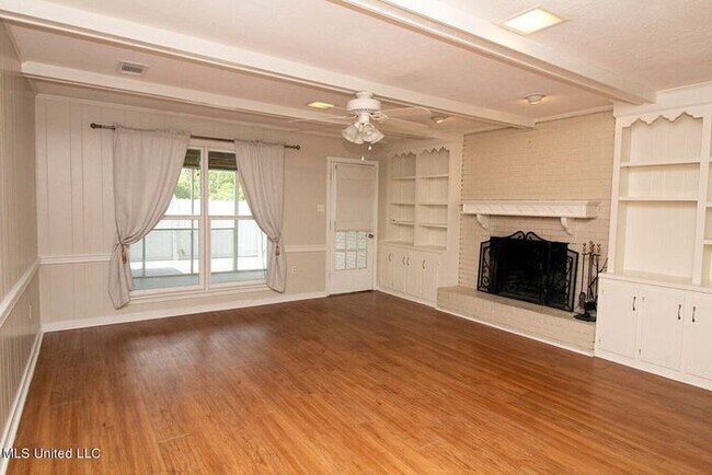 Building Photo - 203 Cypress Dr