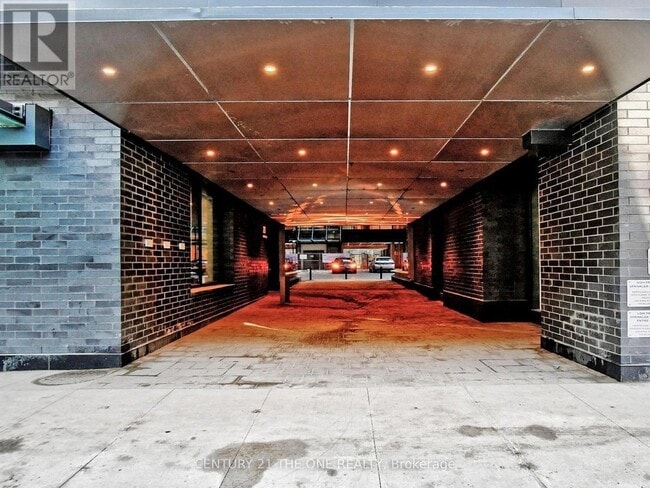 Building Photo - 115 Blue Jays Way