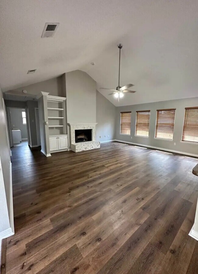 Building Photo - 301 Cedarwood St