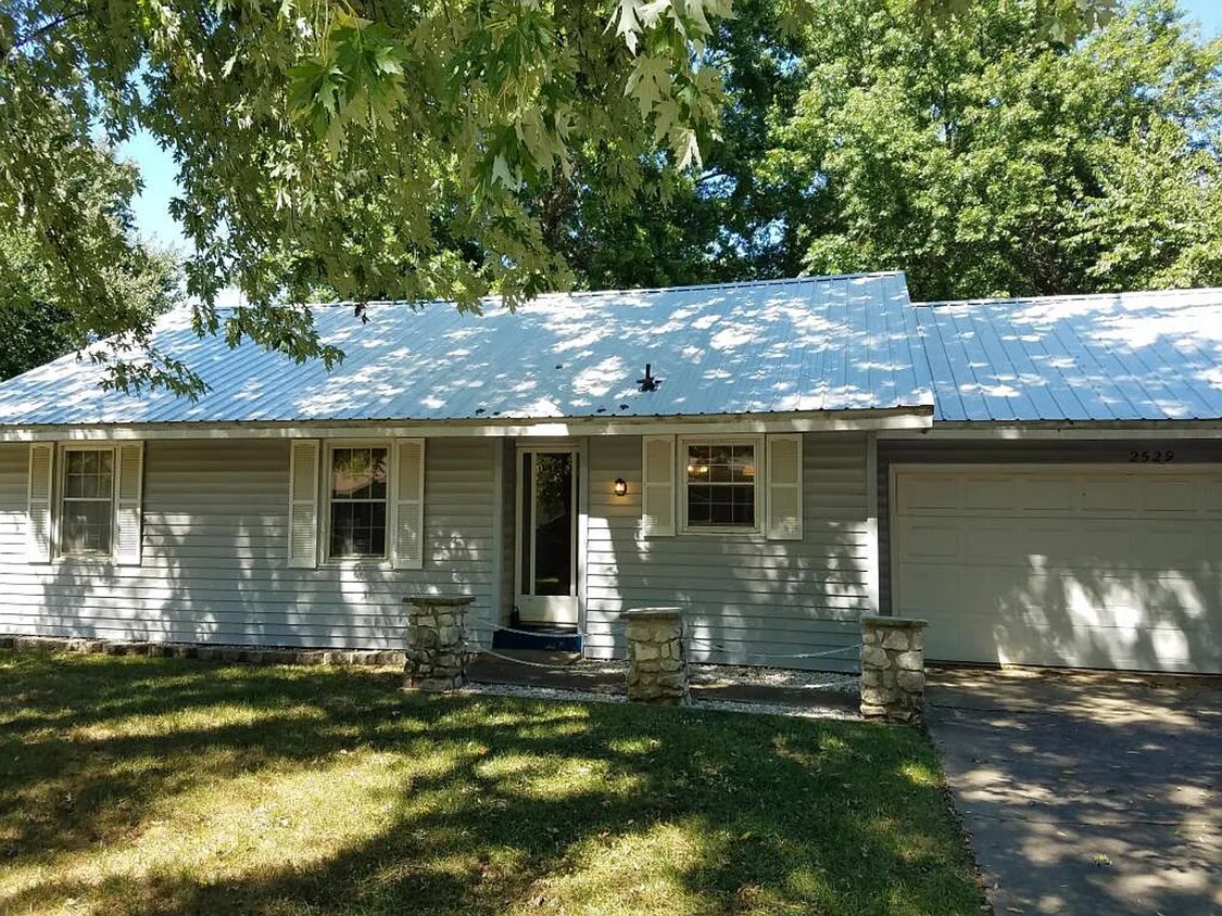 Primary Photo - Pre-Lease this Charming 3 Bedroom House in...