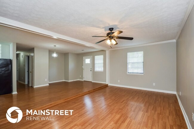 Building Photo - 619 Lakeridge Cir SE