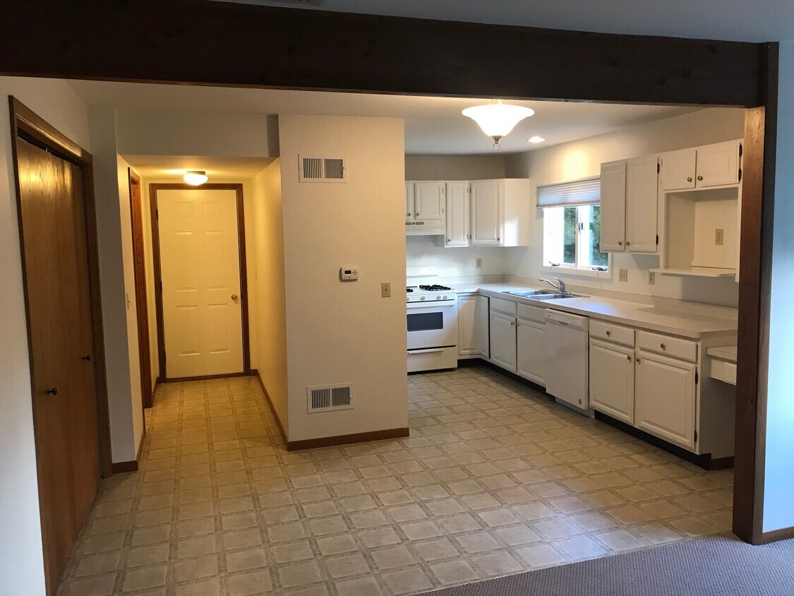 Kitchen - 171 Elmhurst Ct