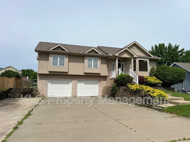 Building Photo - 918 SE Judy Dr