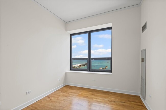 Building Photo - 450 E Waterside Dr