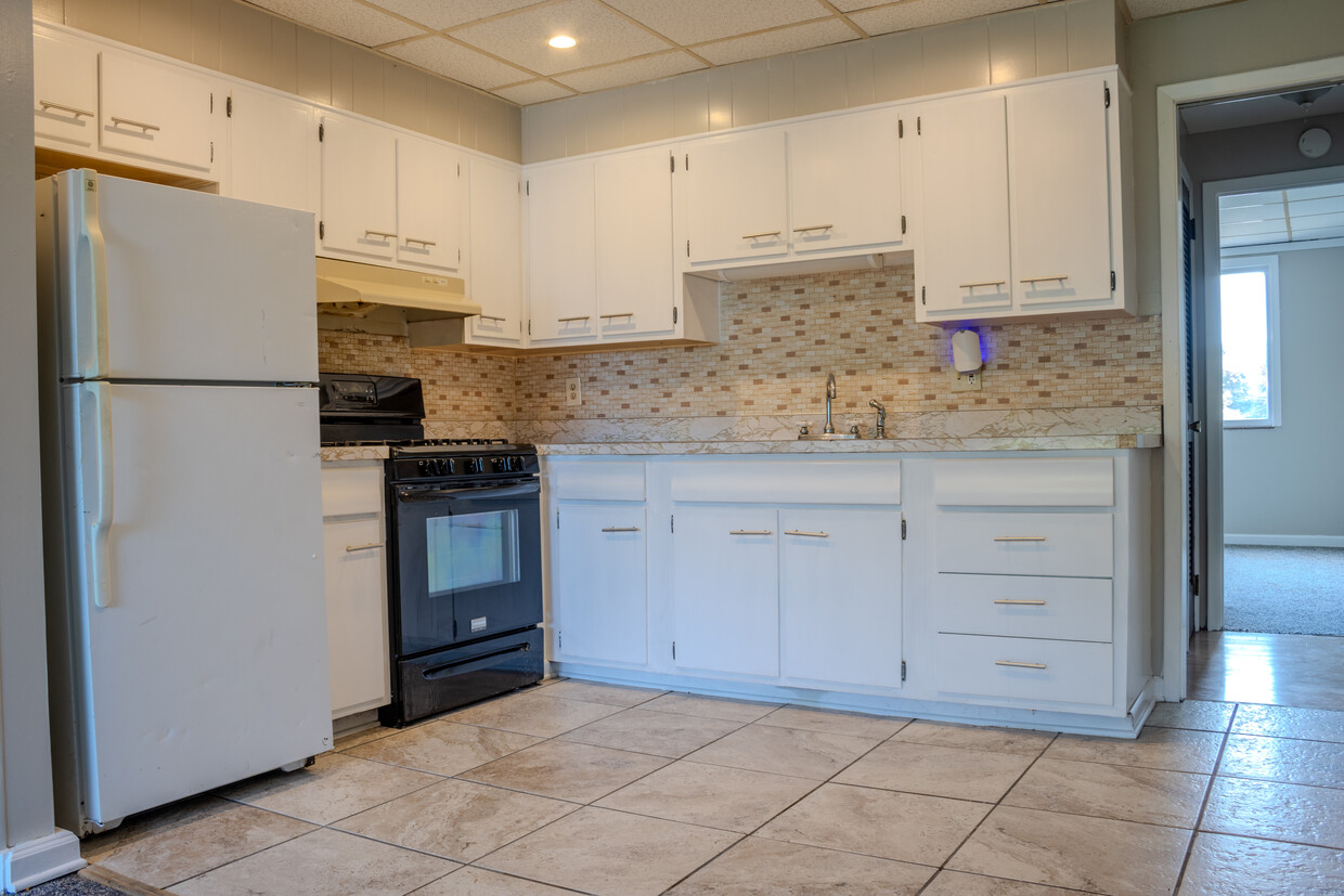Kitchen - 1222 Main Ave