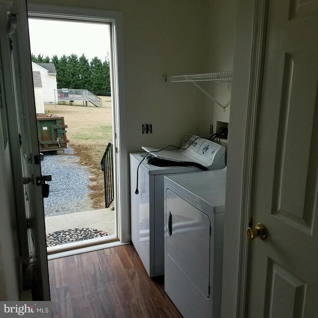 Foto del edificio - 24184 Mallow Dr