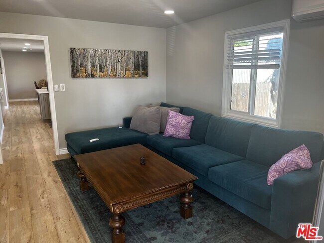 Foto del edificio - 16421 Halldale Ave