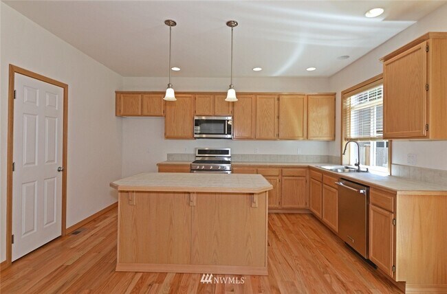 Building Photo - 14228 44th Ave W