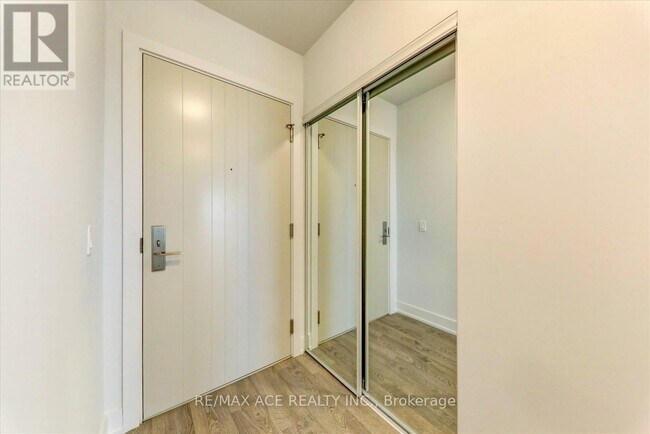Photo du bâtiment - 2550-2550 Simcoe St N