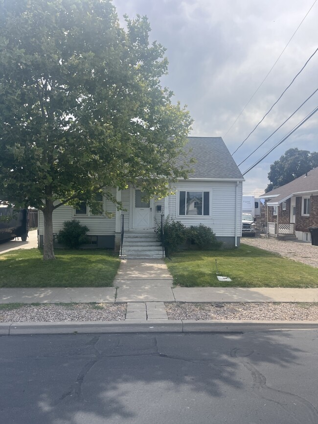 Building Photo - 445 N 200 W St