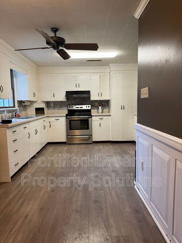 Foto del edificio - 633 S Greensboro St