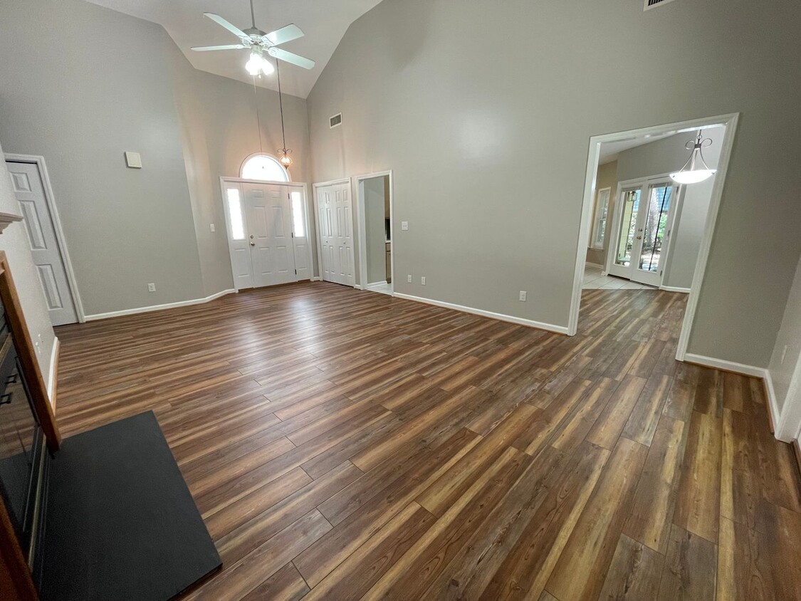 Primary Photo - Charming, updated 3br house w/ separate ga...