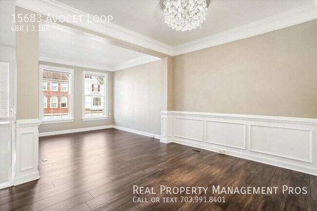 Building Photo - 4 Bed Townhome w/ Fenced backyard near I-95!