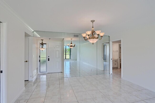 Foto del edificio - 5390 Woodland Lakes Dr