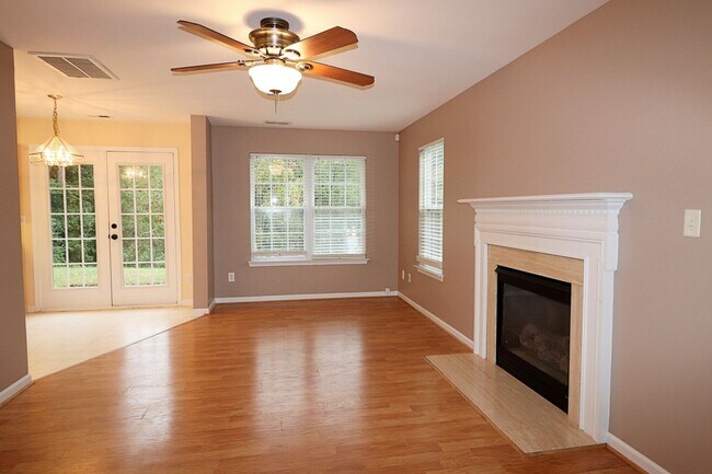 Foto del edificio - Location! Location! 3 bedroom 2.5 bath in ...