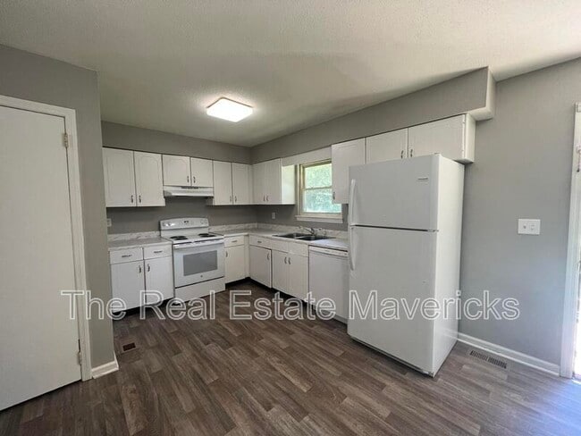 Foto del edificio - 5056 Shoals Ln