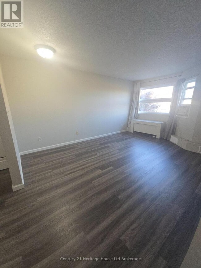 Photo du bâtiment - 56 Hiawatha Rd