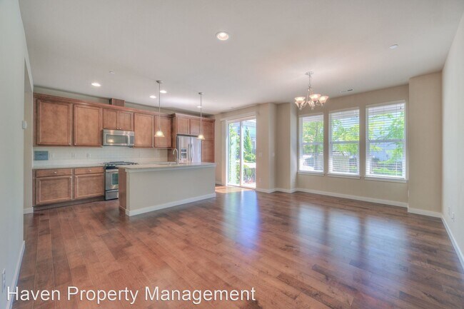Foto del edificio - 3 br, 2.5 bath House - 1380 NE Hickory Ln