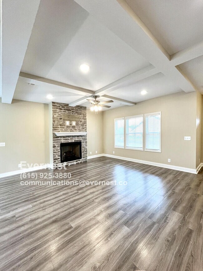 Foto del edificio - Spacious 4-Bedroom Home with Modern Comfor...
