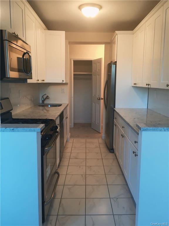 Primary Photo - 2 Sadore Ln