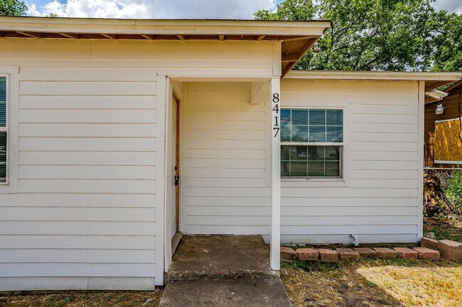 Foto del edificio - Amazing 2 Bed- 1 Bath Home in West Fort Wo...