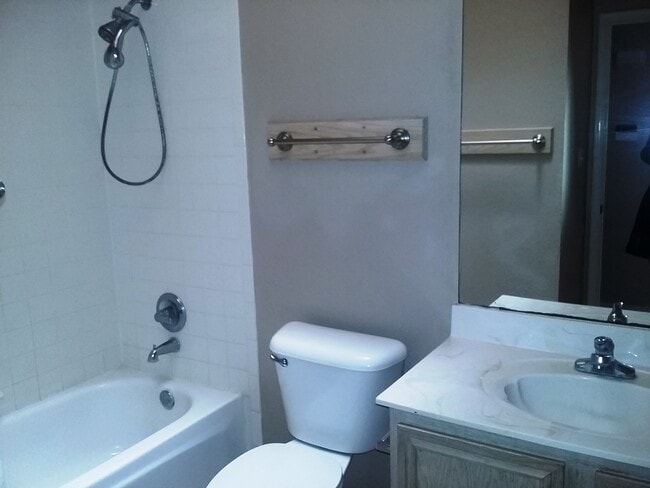 Building Photo - 4 Bedrooms 2 Baths in Santa Teresa
