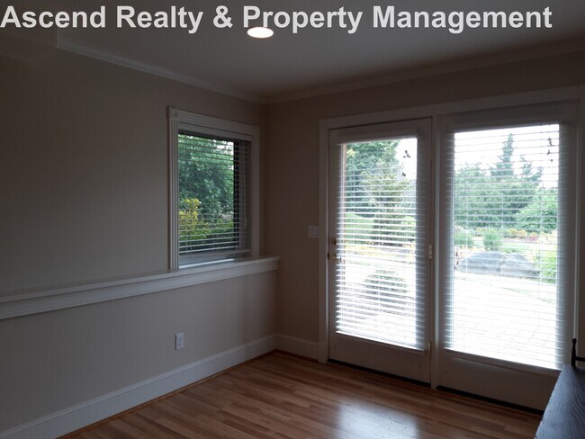 Foto del edificio - Unique Opportunity to Lease 2 Bed Lower Un...