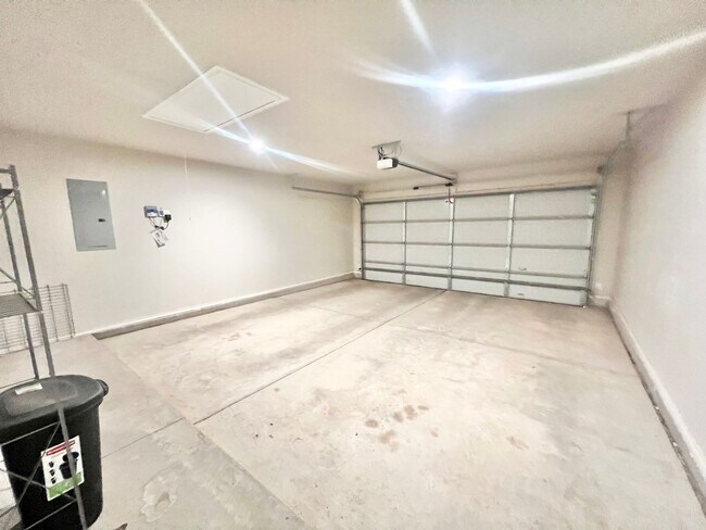 Foto del edificio - Beautiful 3 bed, 2 bath, 2 car garage!