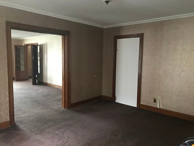 room off of living room and kitchen - 118 W Chestnut St