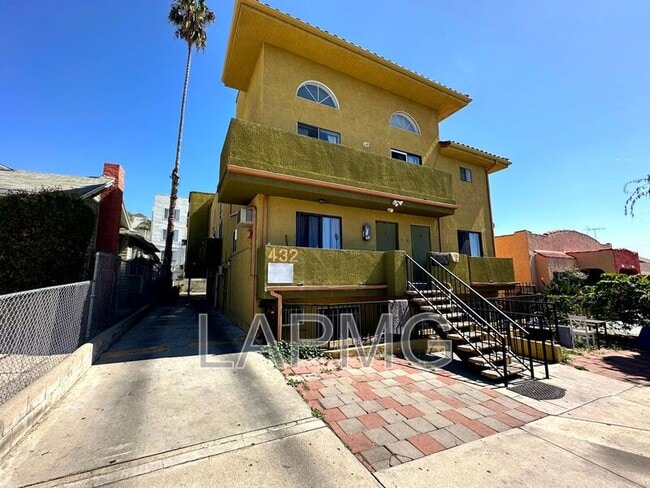 Building Photo - 432 N Kingsley Dr