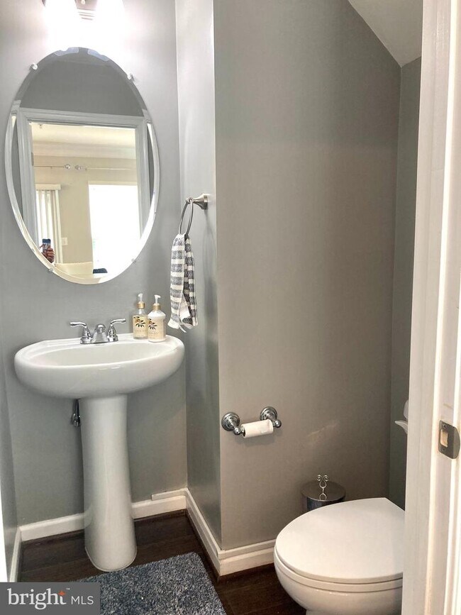 Foto del edificio - 1549 Renate Dr