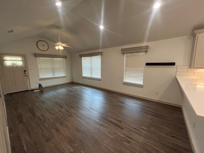 Building Photo - Beautiful Updated Home