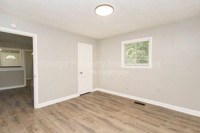 Building Photo - 1635 Dogwood Dr