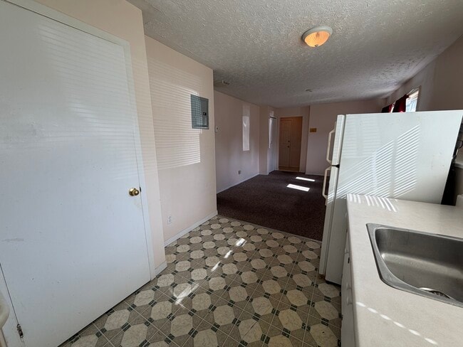 Building Photo - Apartment for Rent