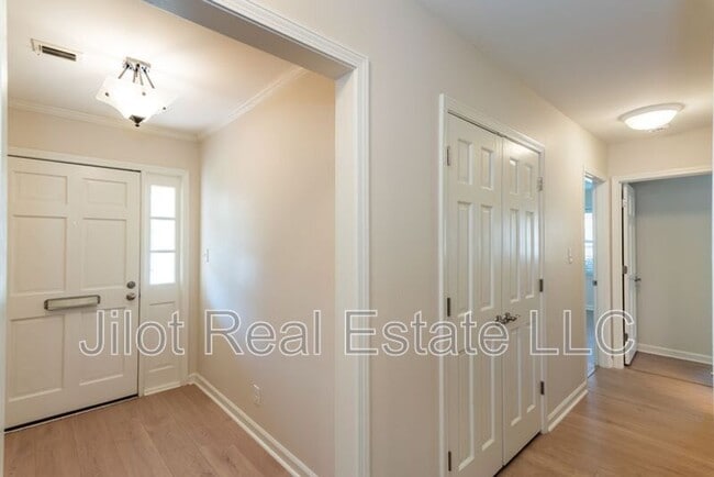 Building Photo - 1647 Executive Park Ln NE